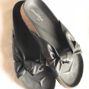 Universal Thread Bow Slider Sandals